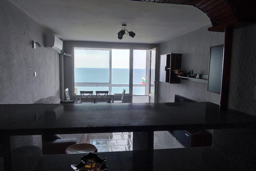 Sea View Flora Apartment Burgas Bagian luar foto